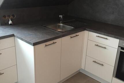 Helle 2-Zimmer DG-Wohnung mit Einbauküche und Balkon 2 zimmer