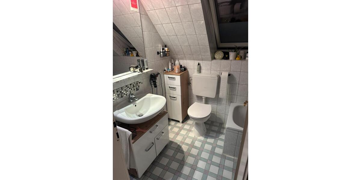 Dachgeschoßwohnung Reinfeld (Holstein) - 4 Zimmer, 100 m&sup2;, 1.000&euro; | Angebot:25269352