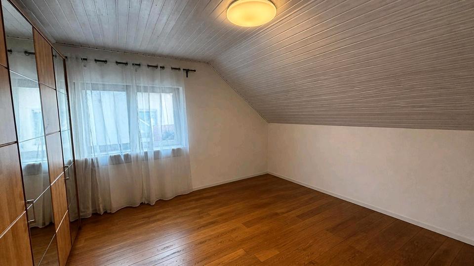 Dachgeschoßwohnung Homburg - 5 Zimmer, 112 m&sup2;, 800&euro; | Angebot:26426547