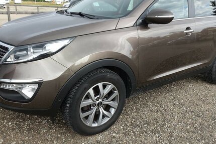 Kia Sportage Dream Team 2WD 4x Sitzh. Kamera PDC 1. Ha 114.000 km 9.950 &euro; Neumarkt/OPf 92318