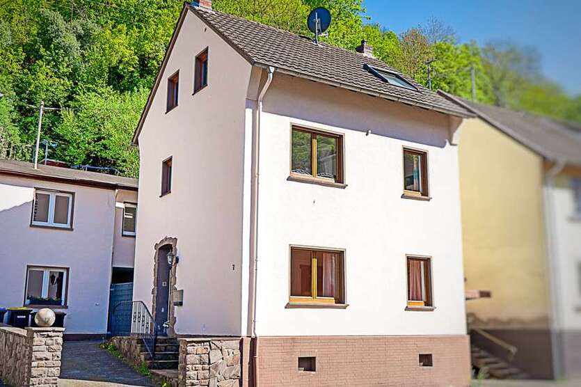 Haus zum Kaufen in Bad Breisig Burg Rheineck 285.000 € 166.68 m²