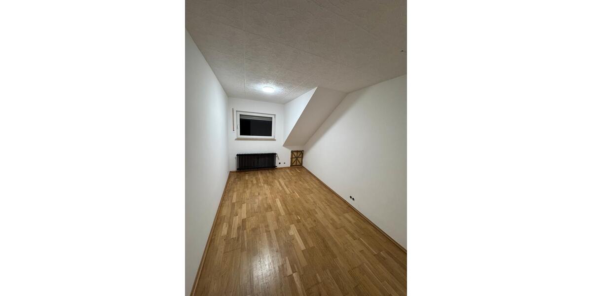 6-Zimmer-Wohnung mit Einbauküche – ca. 110 m² 6 zimmer