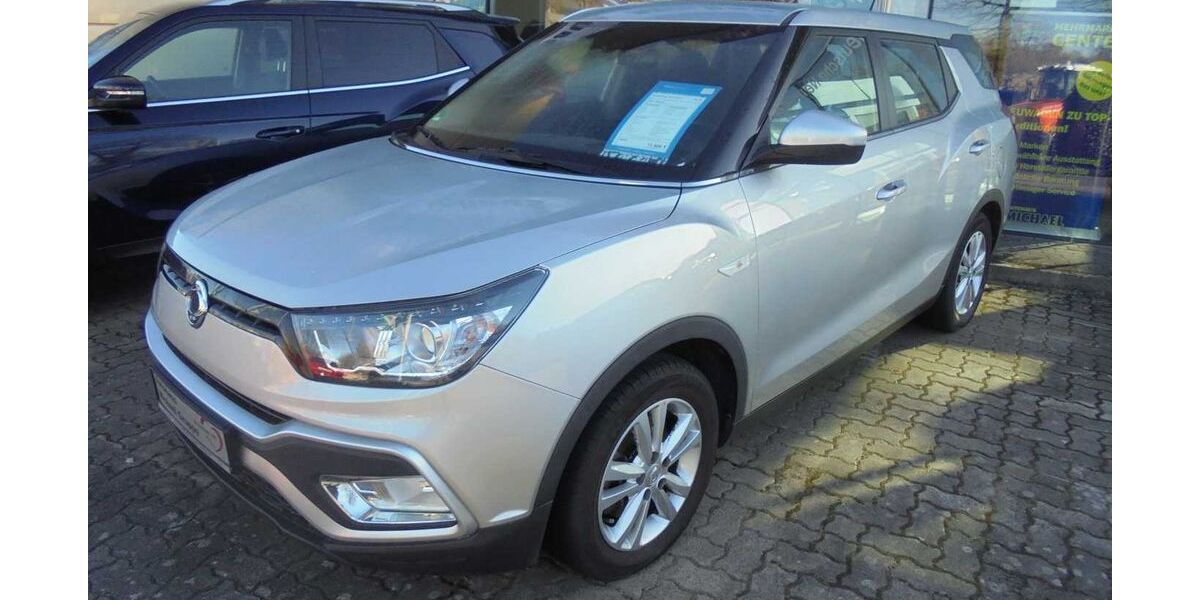 SsangYong Tivoli 59.363 km 11.900 &euro; Hamburg 22043