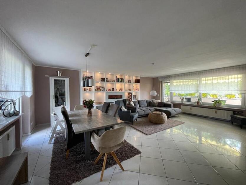 Provisionsfrei ! Familien-Maisonette mit vier Zimmern