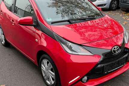 Toyota Aygo (X) 126.000 km 7.999 &euro; Wiesbaden 65203