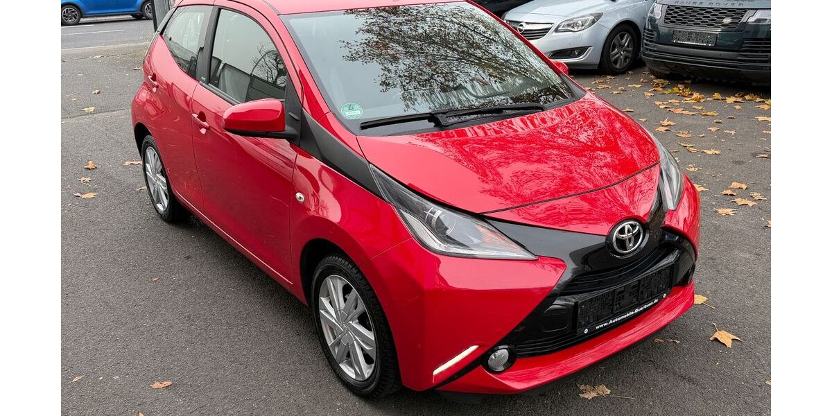 Toyota Aygo (X) 126.000 km 7.999 &euro; Wiesbaden 65203