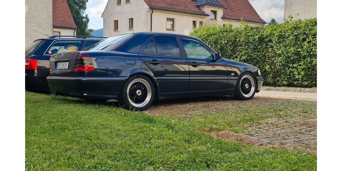 Mercedes-Benz C 180 88.000 km 7.000 &euro; Regen 94209