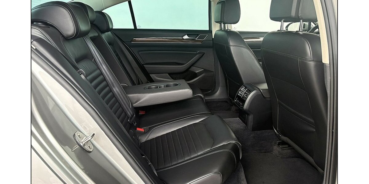 VW Passat 2.0 TSI Highline ACC VirtualCockpit Ass. 134.600 km 16.499 &euro; Stade 21682