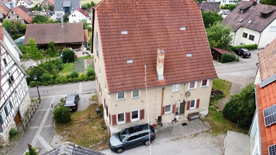 Zum Verkauf: renovierungsbedürftiges Mehrfamilienhaus in Unterjes zimmer