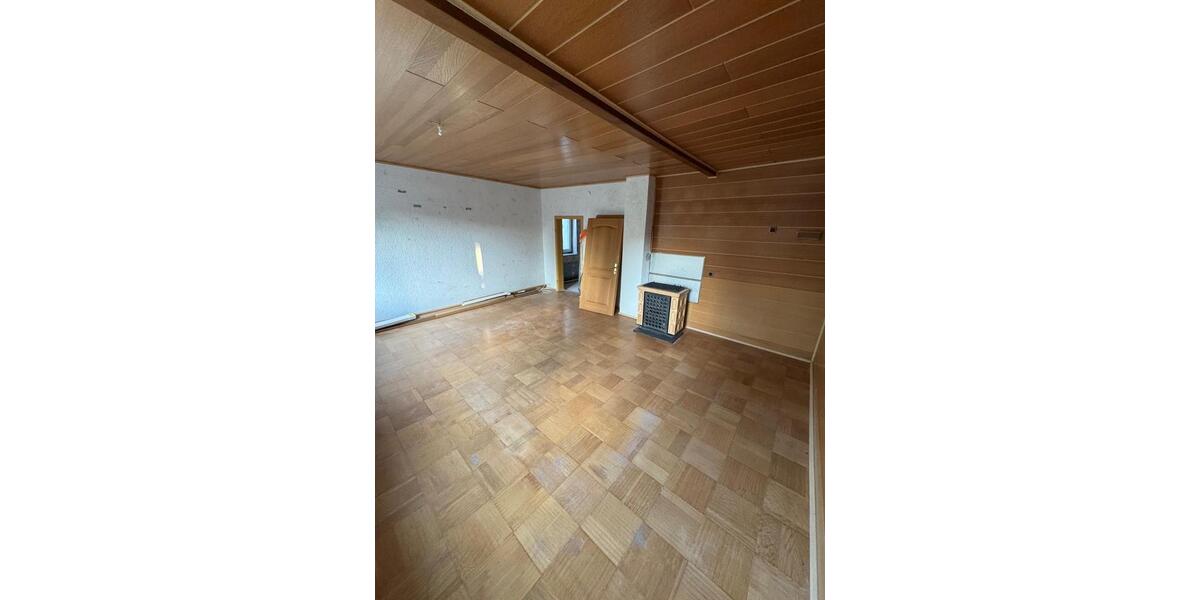 Reihenhaus Selb - 7 Zimmer, 120 m&sup2;, 85.000&euro; | Angebot:27239372