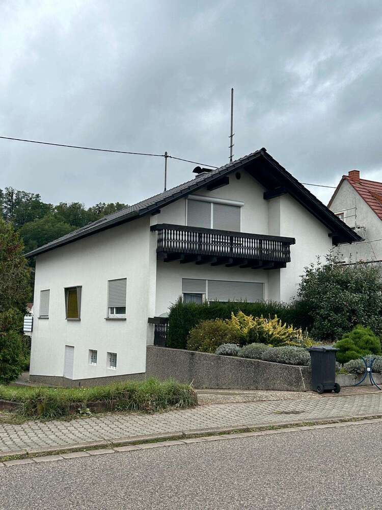 Haus zum Kaufen in Beckingen 320.000 € 194 m²
