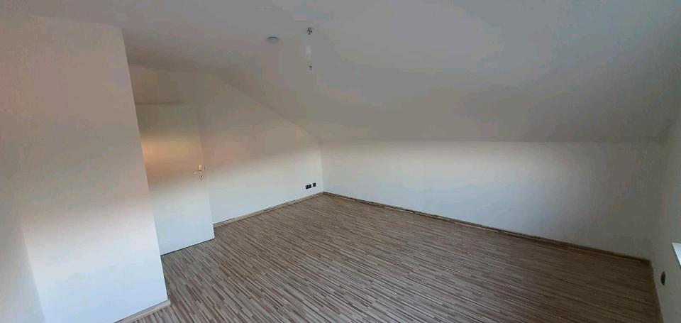 Dachgeschoßwohnung Eichenzell - 4 Zimmer, 100 m&sup2;, 1.000&euro; | Angebot:25138918