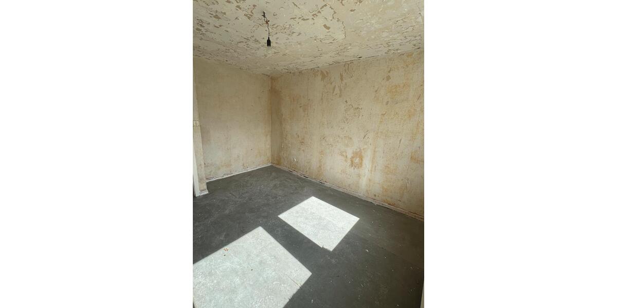 Eigentumswohnung mit MATERIAL zu verkaufen 3-Raum mit Balkon 3 zimmer