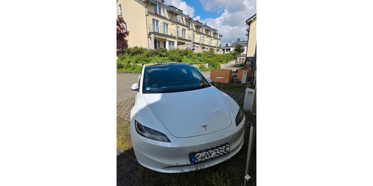 Tesla Model 3 16.944 km 36.990 &euro; Berlin 12557