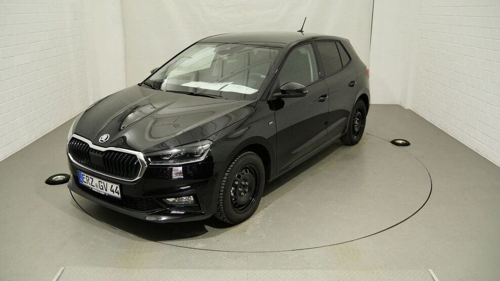 Skoda Fabia 5.327 km 23.990 € Schneeberg 08289