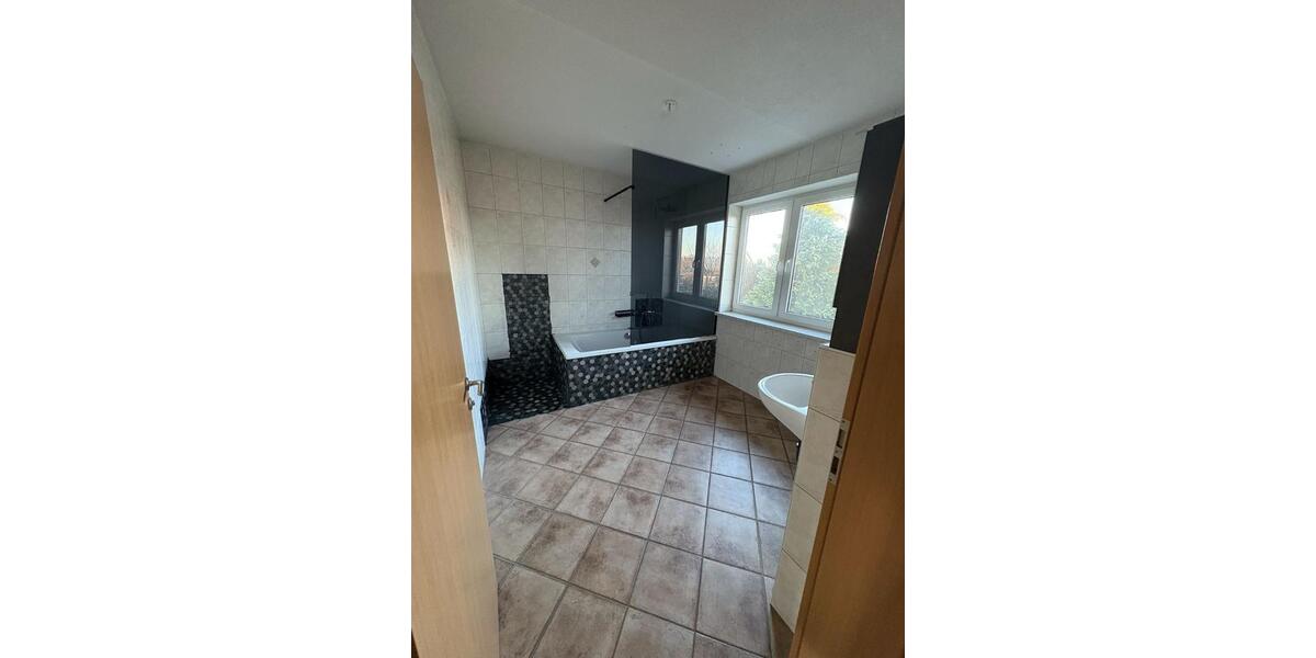 Einfamilienhaus Bad Salzungen - 8 Zimmer, 186 m&sup2;, 299.000&euro; | Angebot:25806627