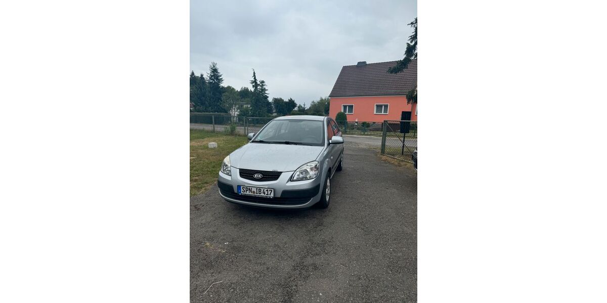 Kia Rio 106.000 km 2.650 &euro; Drebkau 03116