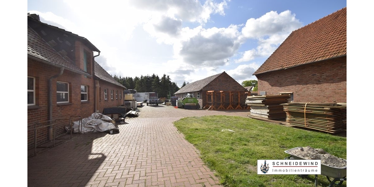 3 Wohnungen je 60 m² + mehrere Hallen Carport + Freifläche 1000m² + Parkflächen Garagen Carports zimmer