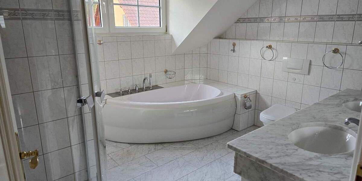 Einfamilienhaus in Uni-Nähe mit EBK und Garage 5 zimmer