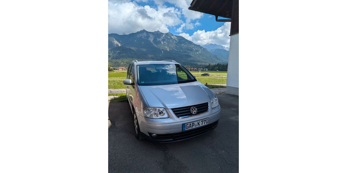 VW Touran 142.000 km 2.299 &euro; Krün 82494