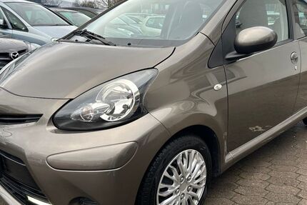 Toyota Aygo (X) 65.417 km 5.490 &euro; Hamburg 20537