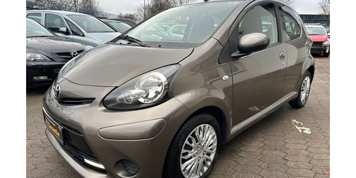 Toyota Aygo (X) 65.417 km 5.490 &euro; Hamburg 20537