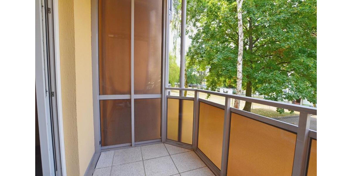 Neu sanierte 2-Raum-Wohnung im Erdgeschoss mit bodengleicher Dusche und Balkon 2 zimmer