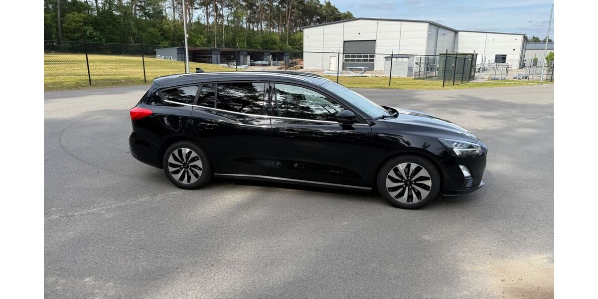Ford Focus 82.000 km 12.299 &euro; Uelsen 49843