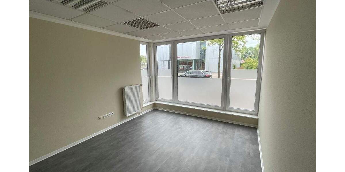 Sehr schicke Gewerberäume in stark frequentierter Lage in Brake 3 zimmer