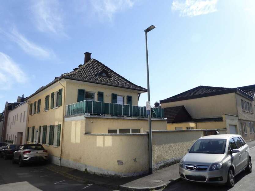 Haus zum Kaufen in Eltville am Rhein 450.000 € 150 m² 6 zimmer