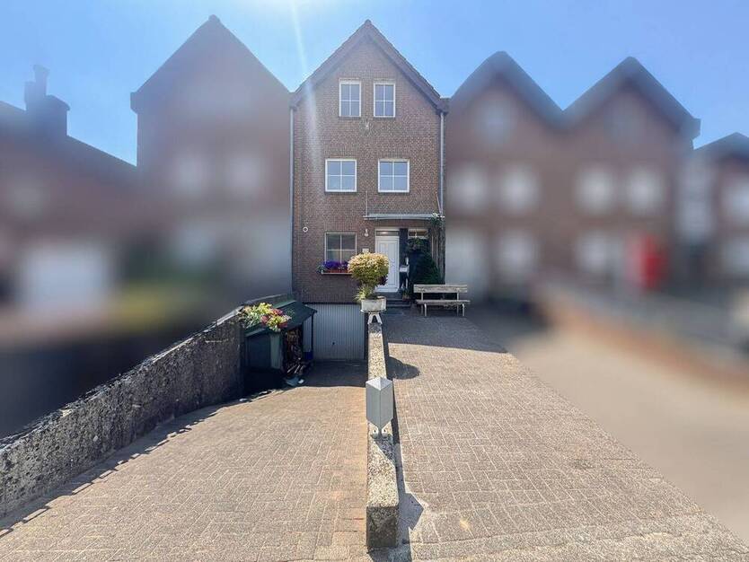 Familienfreundliches Reihenmittelhaus mit Tiefgarage und Garten in ruhiger Lage von Scherpenseel