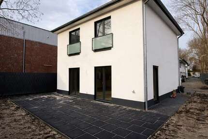 Haus Bremen Obervieland - 4 Zimmer, 128 m&sup2;, 1.800&euro; | Angebot:25541464