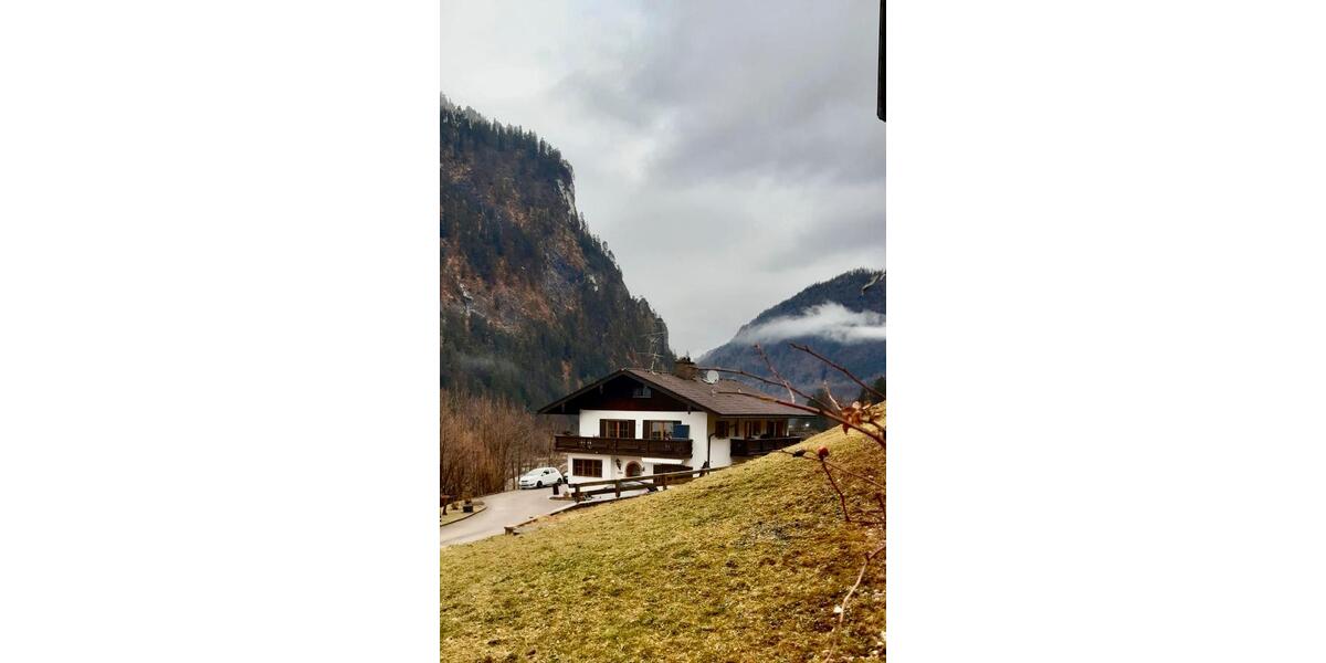 Etagenwohnung Bischofswiesen - 4 Zimmer, 100 m&sup2;, 1.500&euro; | Angebot:25171647