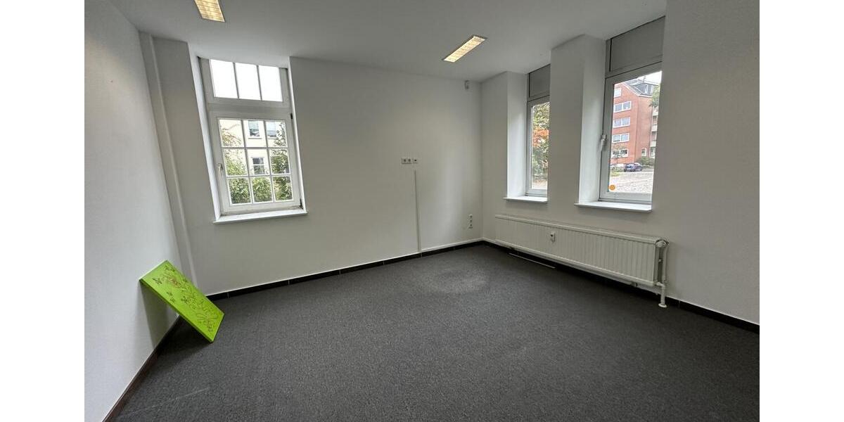 Erstklassige Büro- und Lagerfläche in Kiel-Russee mit vielseitigen Nutzungsmöglichkeiten zimmer