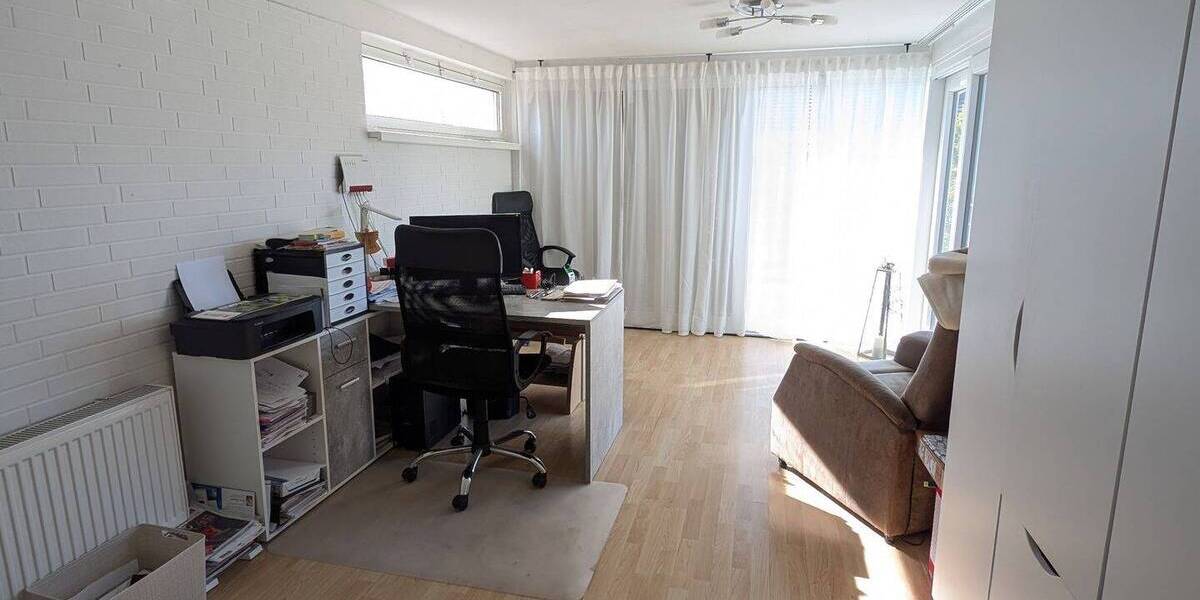 Geräumiges Zweifamilienhaus in ruhiger Ortsrandlage 7 zimmer