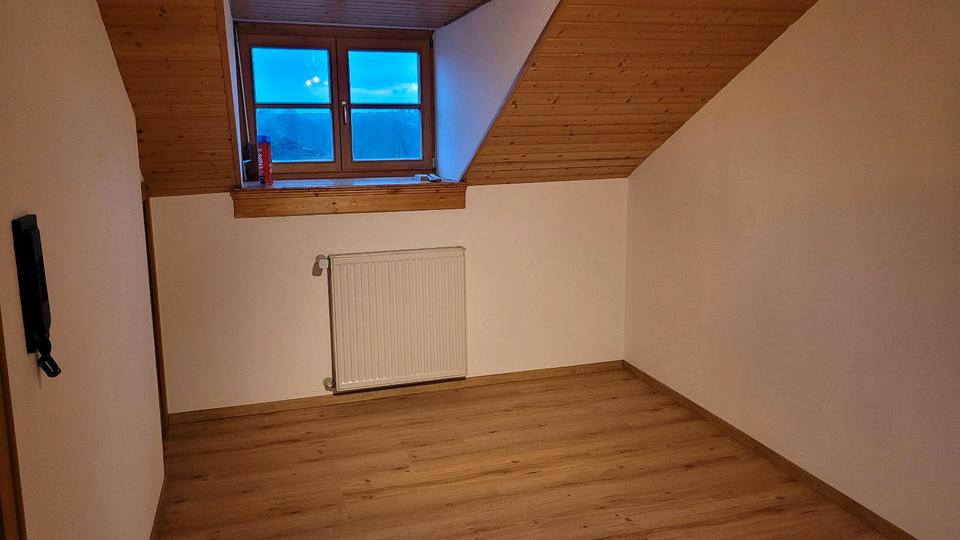 Dachgeschoßwohnung Burgkirchen an der Alz - 2.5 Zimmer, 70 m&sup2;, 750&euro; | Angebot:25309043
