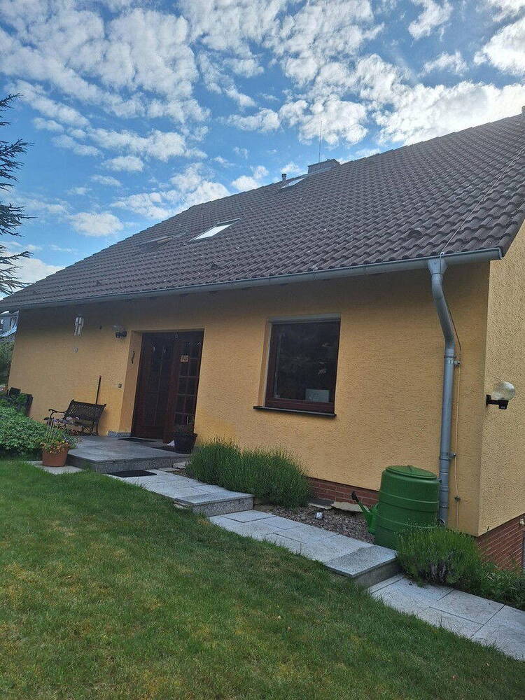 Mehrfamilienhaus auf 3 Etagen. Im Dachgeschoss 2 FerienMonteurWohnungen.