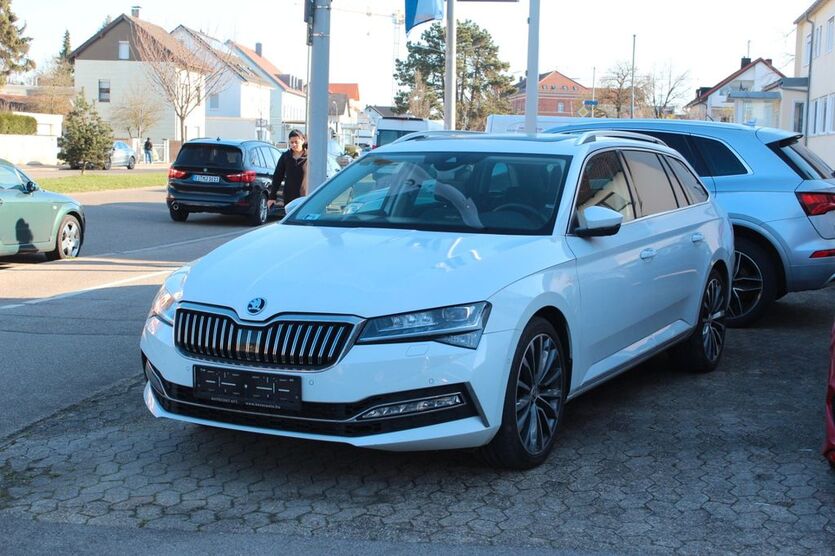 Skoda Superb 42.000 km 44.300 € Ingolstadt 85055