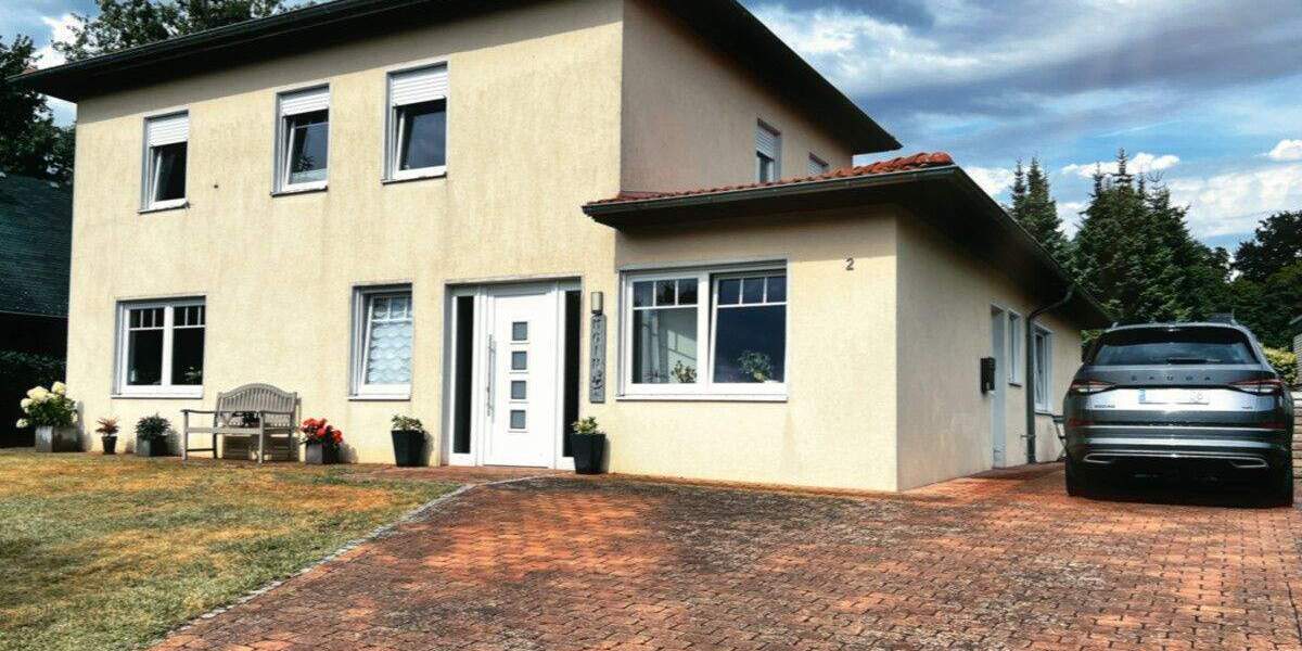 Ein- oder Zweifamilienhaus mit vielen Möglichkeiten! 8 zimmer