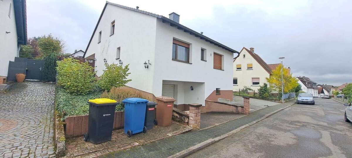 Haus zum Mieten in Rodenbach 2.100 € 197 m² 6 zimmer