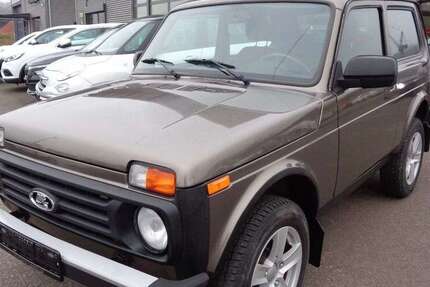 Lada Niva 22.000 km 16.999 &euro; Lebach 66822