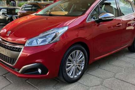 Peugeot 208 8.950 km 11.990 &euro; Warstein - Westendorf 59581