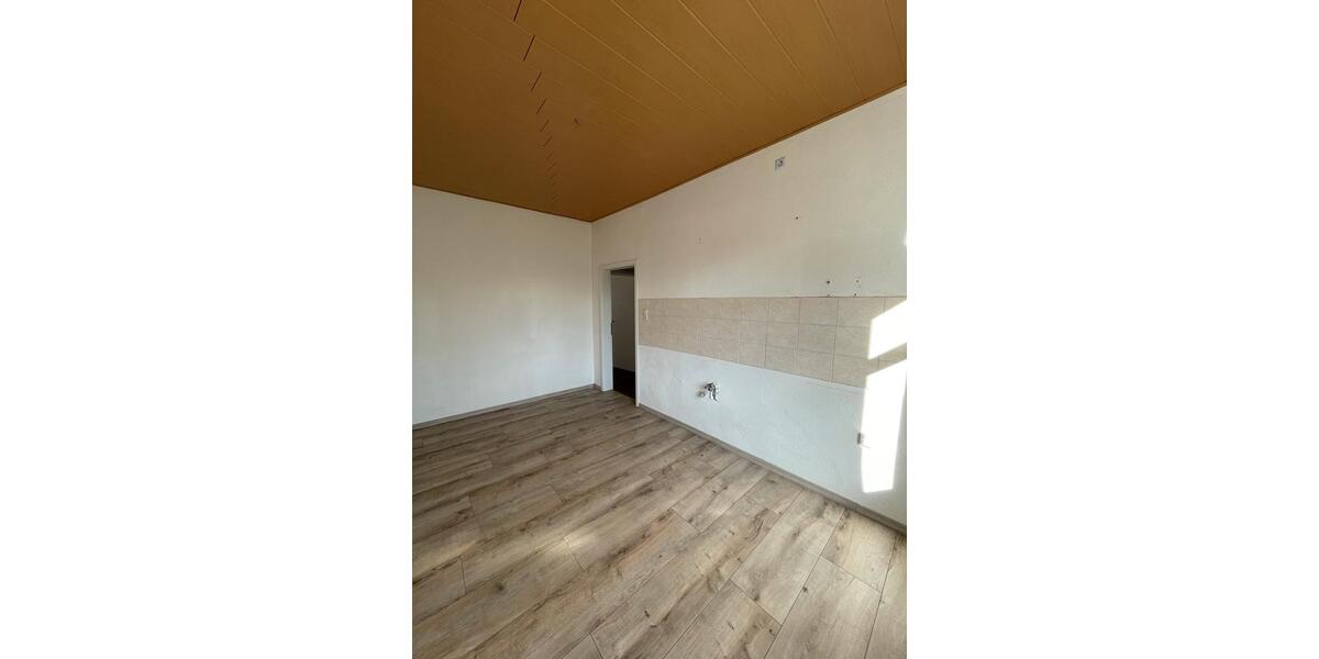 Etagenwohnung Eisenberg - 1 Zimmer, 63 m&sup2;, 425&euro; | Angebot:25237457