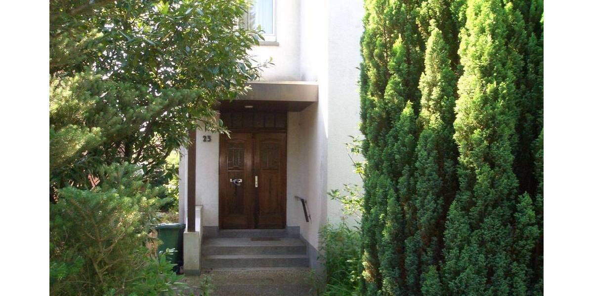 Geräumiges Stadthaus (Altbau) mit 3 Wohnungen und 2 Garagen in stadtnaher Wohnlage in Bünde-Ennigloh 1 zimmer