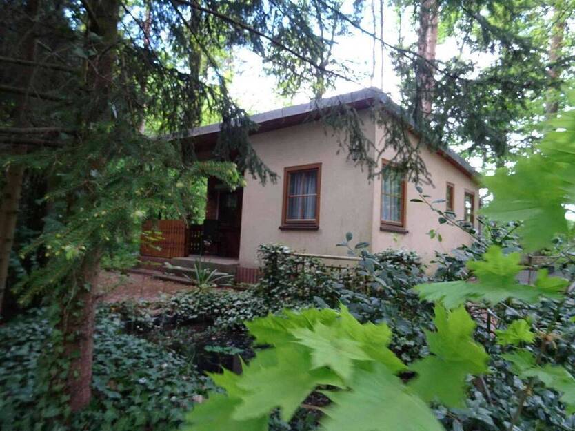 Idyllisch gelegenes Freizeit- Wochenend- Waldgrundstück mit Bungalow in ruhiger Randlage von Zeulenroda-Triebes zu verkaufen