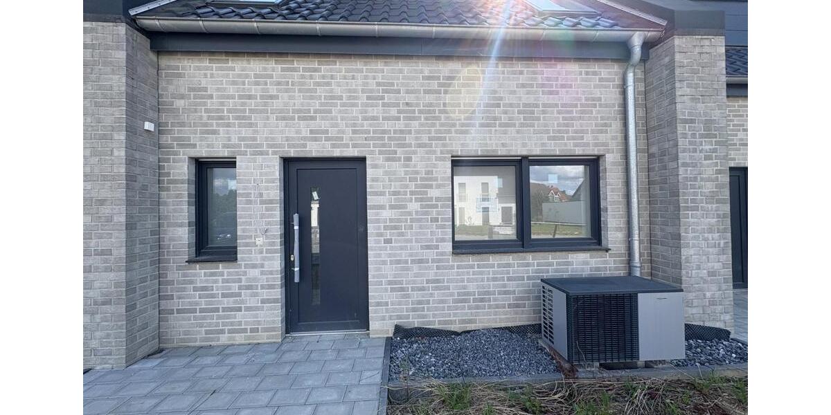 Großzügiges Neubau-Reihenhaus mit 2 Stellplätzen + Garten 5 zimmer