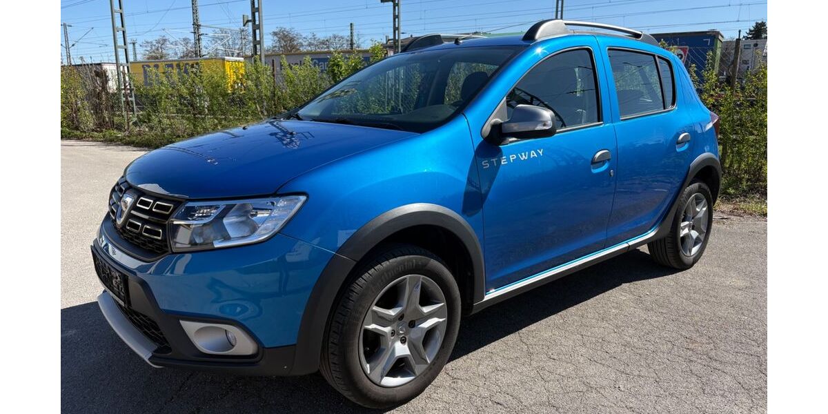 Dacia Sandero 66.000 km 9.990 &euro; München 81825