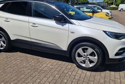 Opel Grandland (X) 100.732 km 12.990 &euro; Schwerin 19055