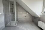 Erstbezug! Lichtdurchflutete DG-Wohnung mit ca. 93?m² Grundfläche, Balkon, Aufzug, TG STP