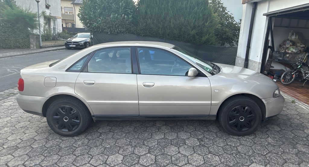 Audi A4 239.300 km 950 &euro; Stockstadt am Main 63811